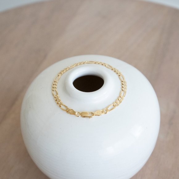 Limited Drop: 18K Gold Vermeil Chain Bracelets - Picture 4 of 16